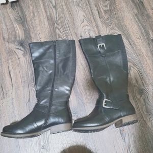 WOMENS BOOTS- BLACK WITH BUCKLE